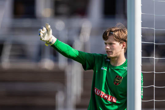 Brommapojkarnas målvakt Filip Sidklev