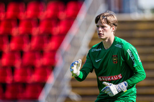 Brommapojkarnas målvakt Filip Sidklev