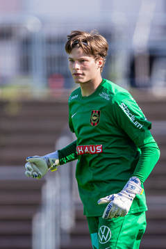 Brommapojkarnas målvakt Filip Sidklev