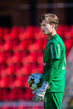 Brommapojkarnas målvakt Filip Sidklev