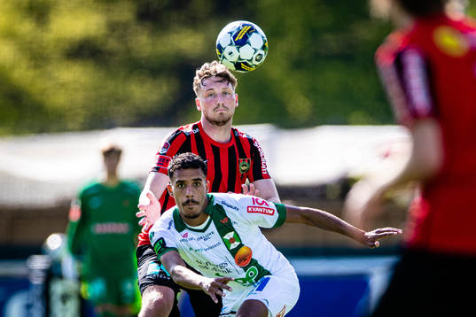 Brommapojkarnas Alexander Abrahamsson  och Varbergs Eliton