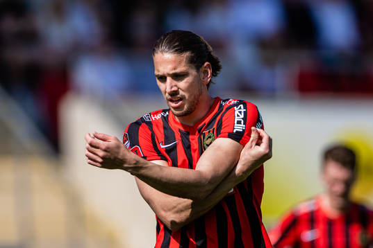 Brommapojkarnas Nikola Vasic deppar