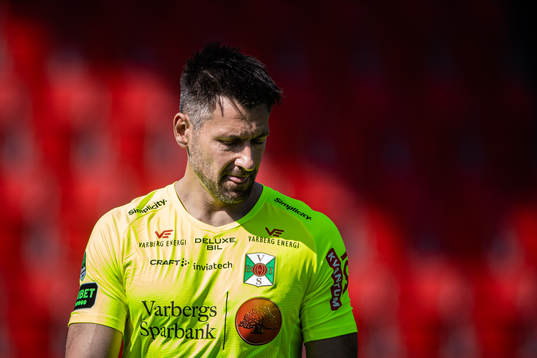 Varbergs målvakt Stojan Lukic deppar