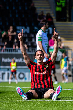 Brommapojkarnas Nikola Vasic jublar