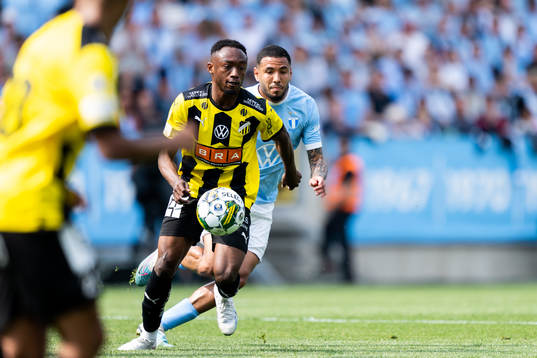 Häckens Benie Adama Traore och Malmö FFs Sergio Pena