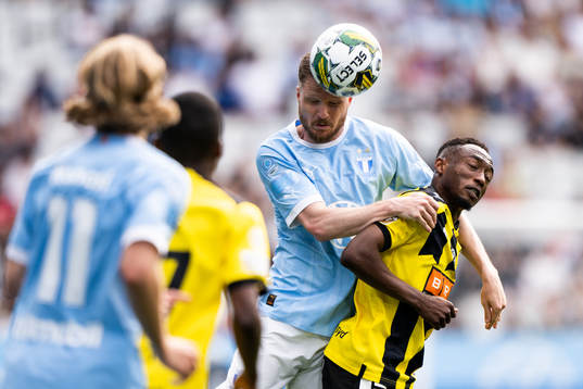 Malmö FFs Lasse Nielsen och Häckens Benie Adama Traore