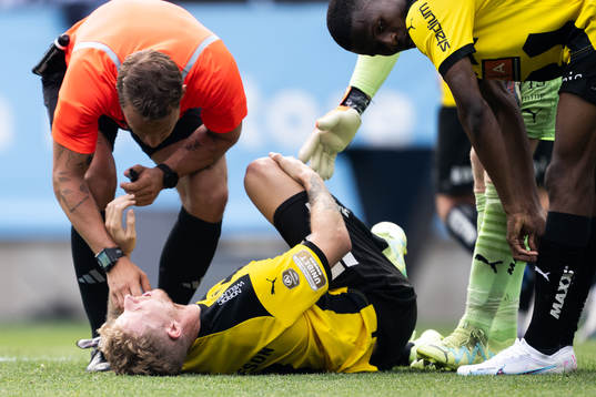 Häckens Samuel Gustafson har ont