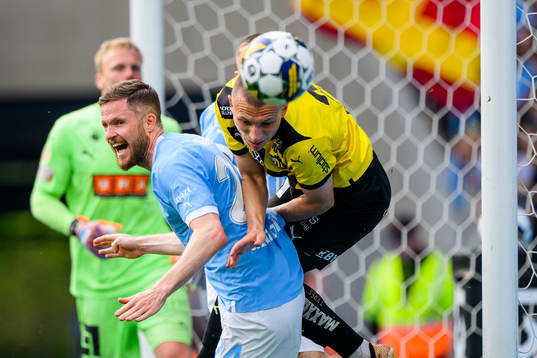 Malmö FFs Lasse Nielsen och Häckens Kristoffer Lund Hansen