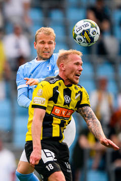Malmö FFs Oscar Lewicki och Häckens Mikkel Rygaard Jensen