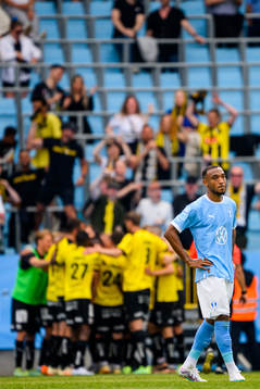 Malmö FFs Derek Cornelius deppar