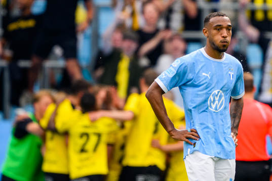 Malmö FFs Derek Cornelius deppar