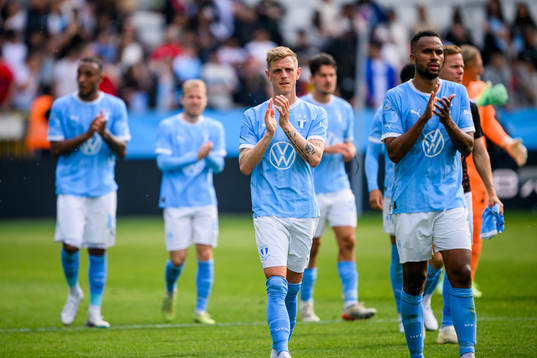 Malmö FFs Søren Rieks och Isaac Kiese Thelin tackar