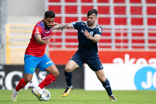 Helsingborgs Amin Al-Hamawi och Utsiktens Allan Mohideen