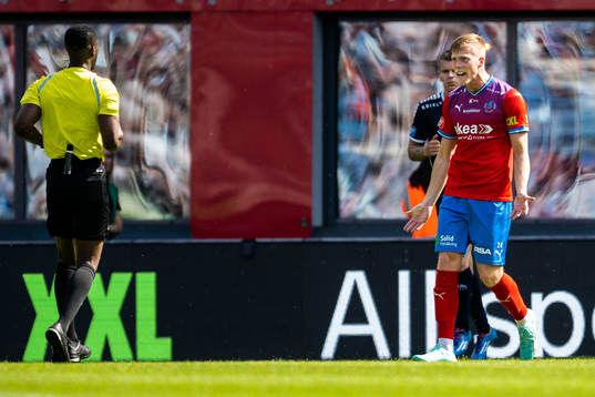 Helsingborgs Emil Hellman reagerar