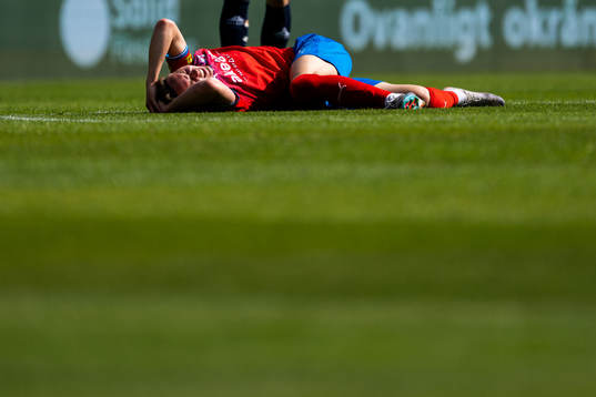 Helsingborgs Simon Bengtsson har ont