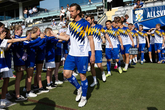 IFK Göteborgs Gustav Svensson innan fotbollsmatchen i
