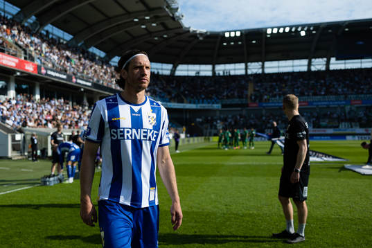 IFK Göteborgs Gustav Svensson innan  fotbollsmatchen i