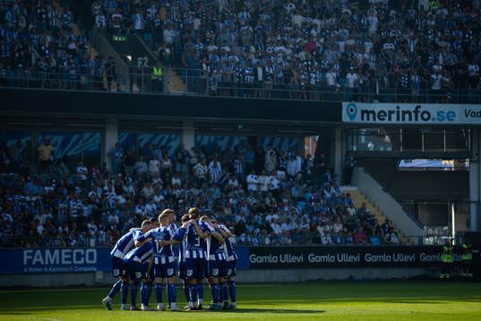 IFK Göteborgs spelare samlade innan fotbollsmatchen i