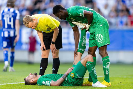 Hammarbys Loret Sadiku ligger ned med kramp