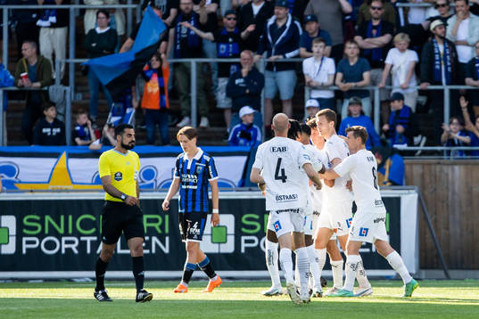 Halmstads Viktor Granath jublar