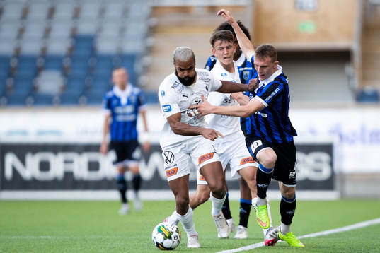 Halmstads Phil Ofosu-Ayeh och Sirius Magnus Kaastrup