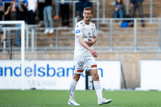 Halmstads Viktor Granath lämnar planen