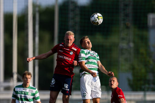 Östers Adam Bergmark Wiberg och Västerås SKs Simon