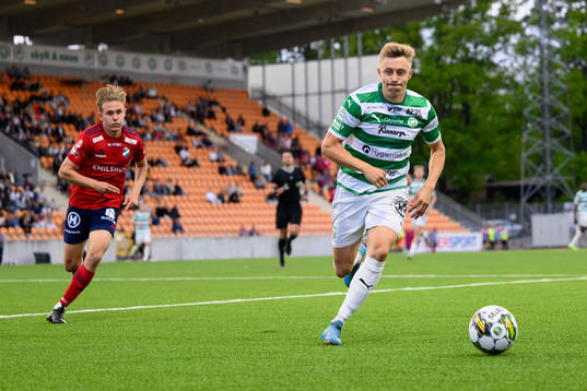 Östers Adam Herdonsson och Västerås SKs Simon Gefvert