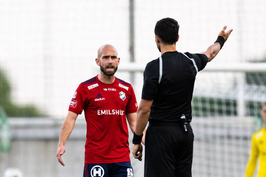Östers Sebastian Hedlund reagerar
