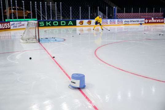 Broken ice preventing team Sweden using the whole field at