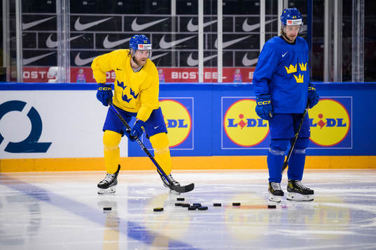 Anton Lindholm and Jonathan Pudas of Sweden at a practice