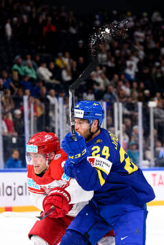 Nikolaj Ehlers of Denmark and Oscar Lindberg of Sweden