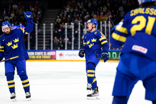 Lucas Raymond of Sweden celebrate