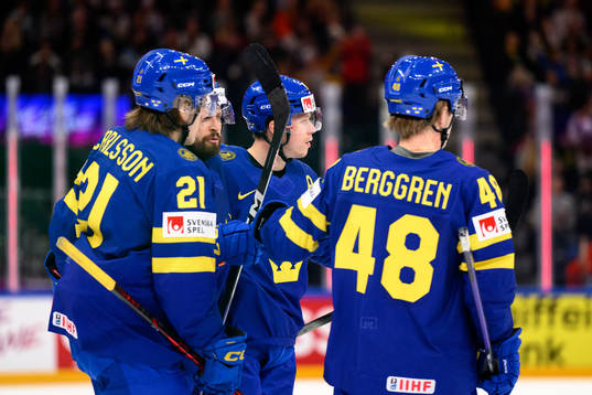 Lucas Raymond of Sweden celebrate