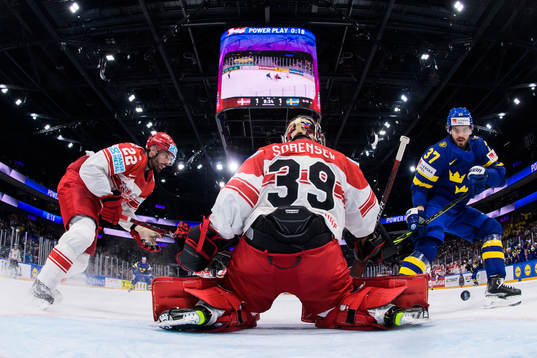 Markus Lauridsen and goaltender George Sørensen of Denmark