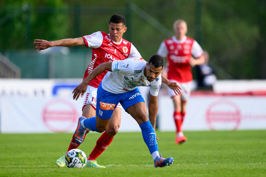 Kalmars Romario Pereira Sipiao och Värnamos Wenderson