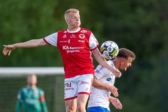 Kalmars Axel Lindahl och Värnamos Ajdin Zeljkovic