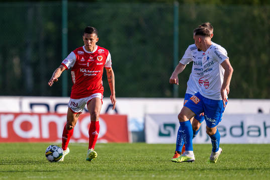 Kalmars Romario Pereira Sipiao och Värnamos Ajdin Zeljkovic