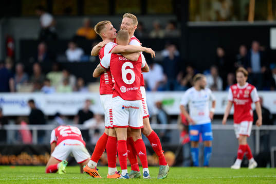 Kalmars Rasmus Sjöstedt och Lars Saetra jublar