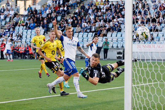 IFK Norrköpings Arnor Sigurdsson (ej i bild) gör 1-0
