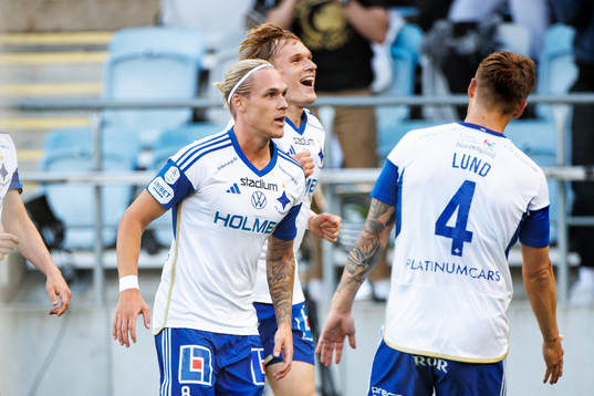 IFK Norrköpings Arnor Sigurdsson jublar