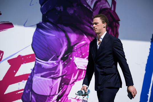 Lucas Raymond of Sweden arrives to the arena for the 2023