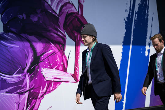 Leo Carlsson of Sweden arrives to the arena for the 2023