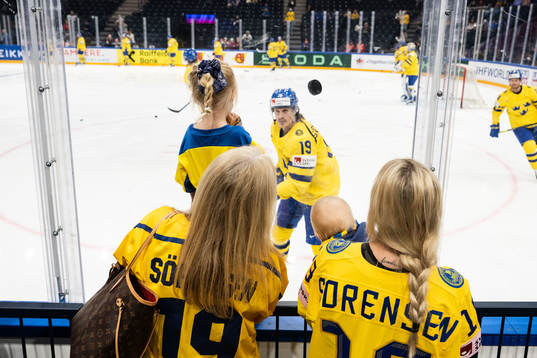 Marcus Sörensen of Sweden infront of his family