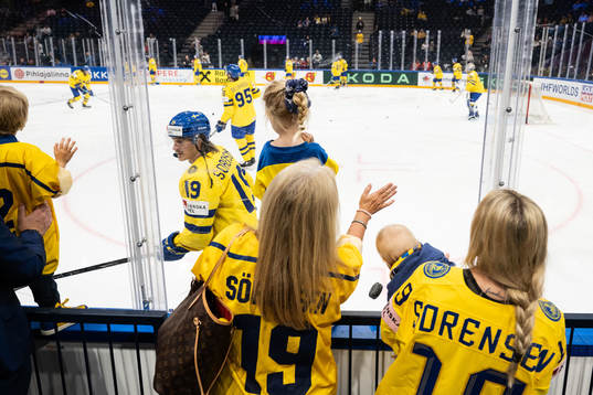Marcus Sörensen of Sweden infront of his family