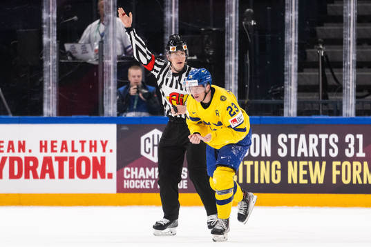 Lucas Raymond of Sweden in pain
