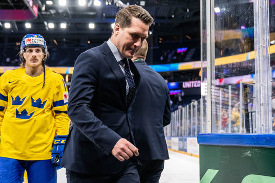Head coach Sam Hallam of Sweden looks dejected