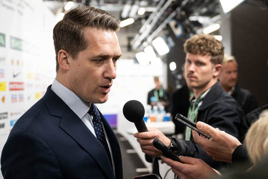 Head coach Sam Hallam of Sweden in mixed zone