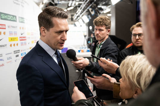 Head coach Sam Hallam of Sweden in mixed zone