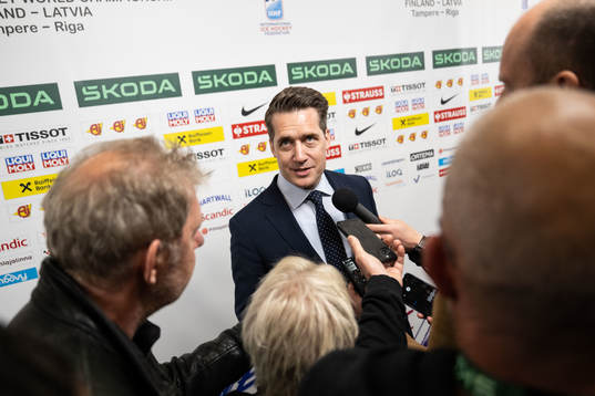 Head coach Sam Hallam of Sweden in mixed zone